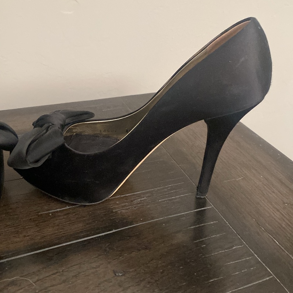 Dolce & Gabbana Black Heels with Elegant Bow - Picture 4 of 12
